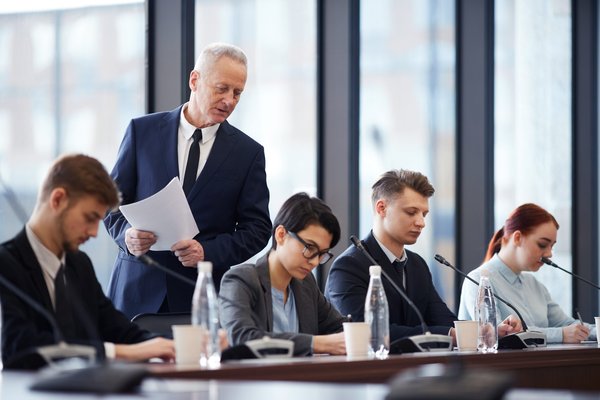 Quels sont les différents domaines d'études proposés dans une école de management ?